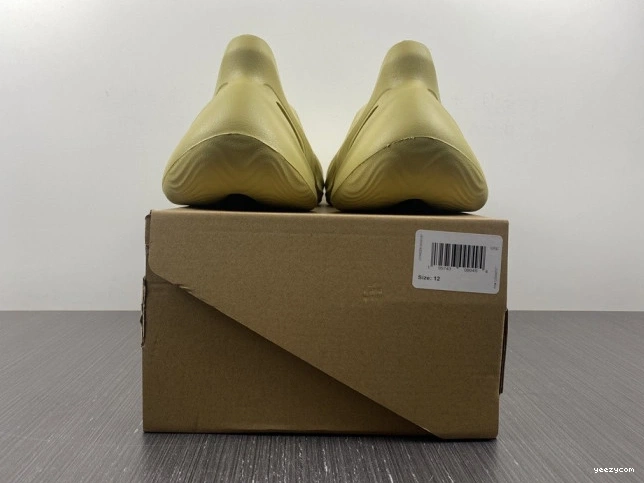 Sulfur Adidas Foam Yeezy RNNR GV6775 1026